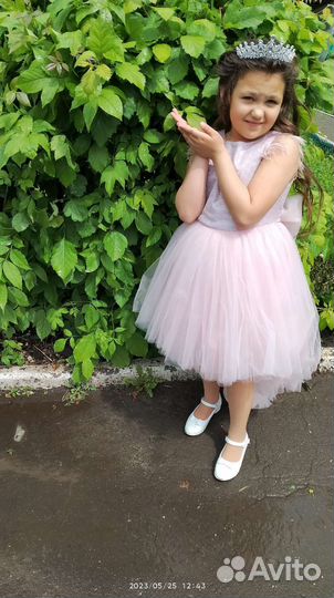 Платье для девочки 140рост