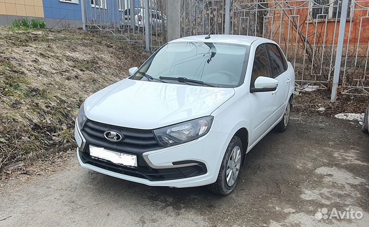 Водитель на легковой автомобиль