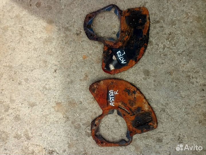 Пыльник тормозного диска передний Opel Astra H