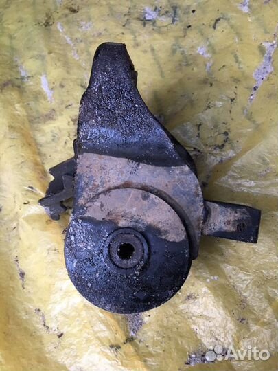 Подушка двигателя кронштейн кпп Maздa 626 GE 91-97