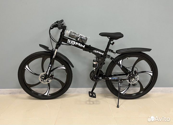 Взрослый велосипед BMW на литых дисках
