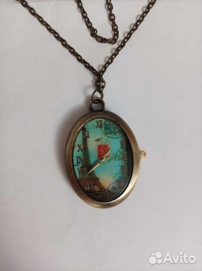 Часы на цепочке новые