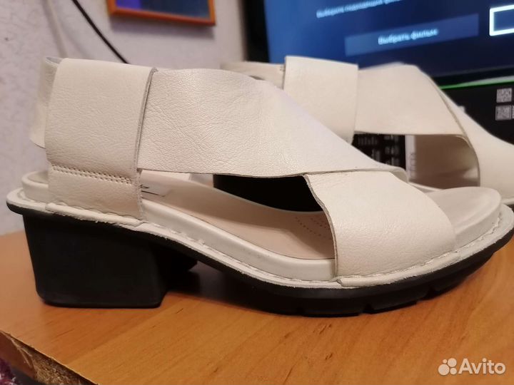 Босоножки кожаные Clarks 38 размер