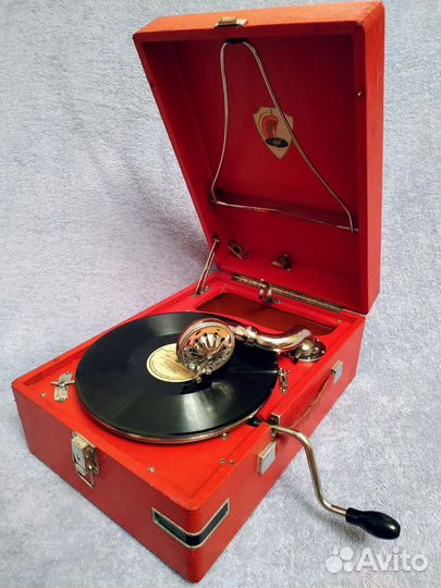 Патефон завода 