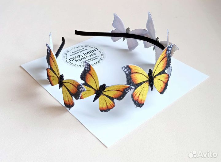 Ободок с бабочками