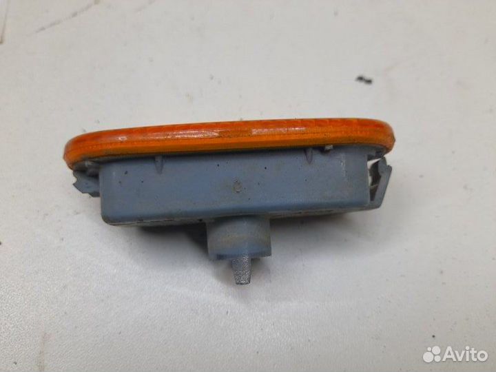 Повторитель поворота в крыло левый Volkswagen