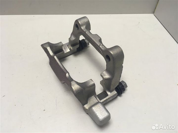 Скоба суппорта заднего Skoda Octavia (A5 1Z)