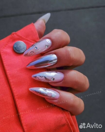 Мастер маникюра, модель на маникюр наращивание