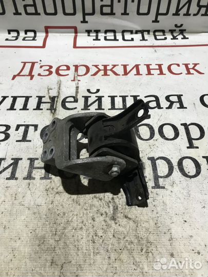 Опора двигателя правая Citroen C-Crosser I (2007—2