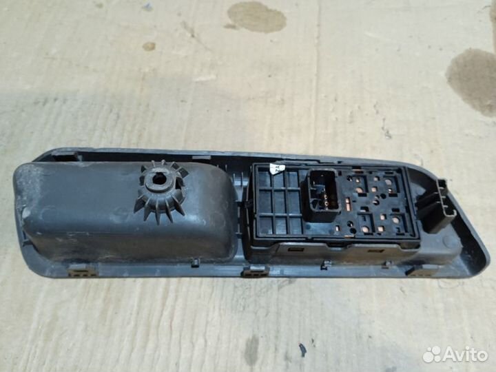 Блок управления стеклоподьемниками Chevrolet Cobal