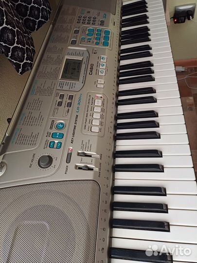 Синтезатор casio lk-300tv
