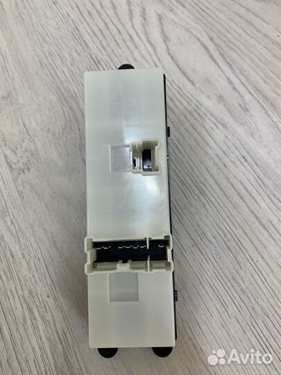 Блок кнопок стеклоподъемников Nissan almera classi