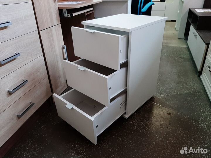 Тумба 3 ящика белая