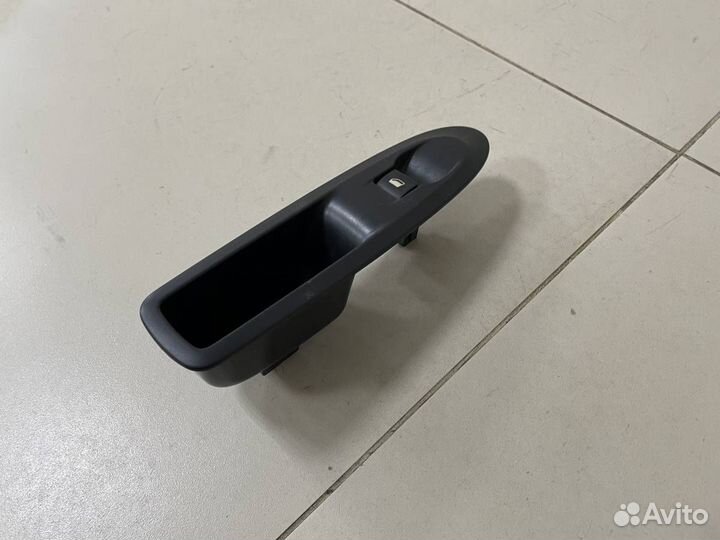 Кнопка стеклоподъемника Citroen C4 2011