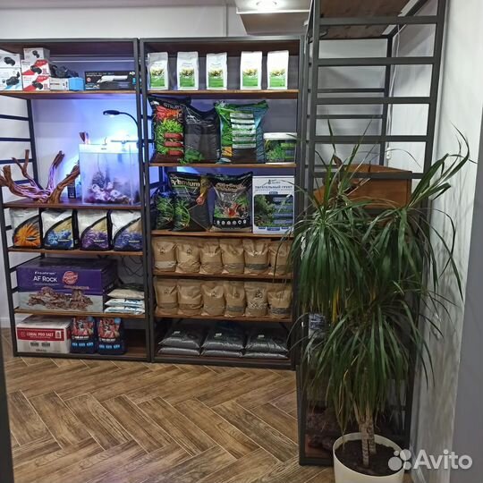 Аквариумы, тумбы, декор, растения