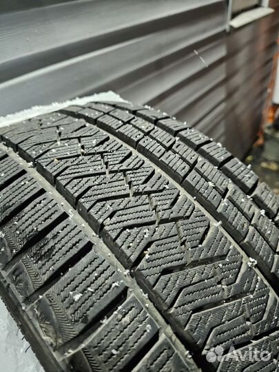 Triangle Snowlink TWT02 225/45 R18