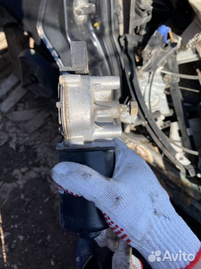 Мотор стеклоочистителя передний Audi A4 B5