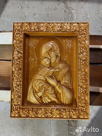 Резные иконы из дерева