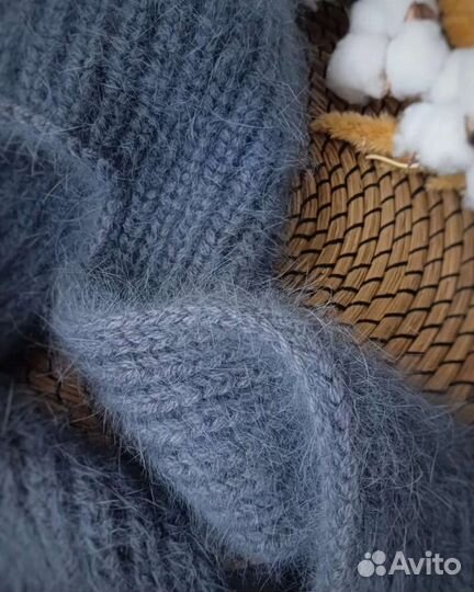 Шапка ушанка с натуральным помпоном женская