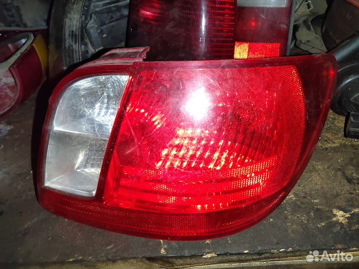 Задний правый фонарь kia rio 2 седан
