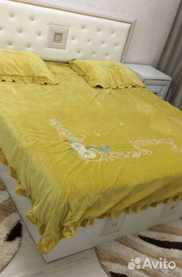 Покрывало с наволочками из бархата hermes О.А.Э