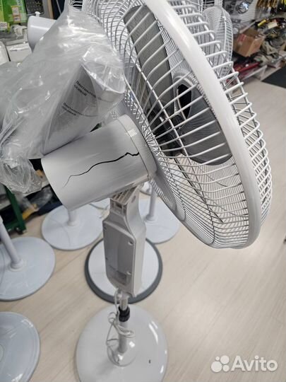 Вентилятор напольный Zanussi ZFF - 901N белый дефе