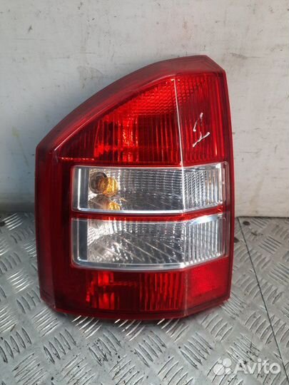Фонарь задний левый Jeep Compass внедорожник 2.0