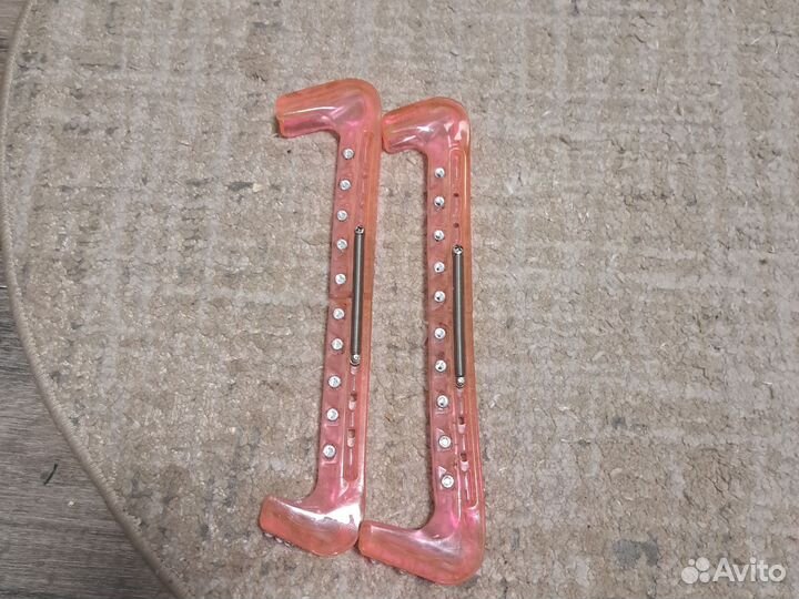 Инвентарь для фигурного катания