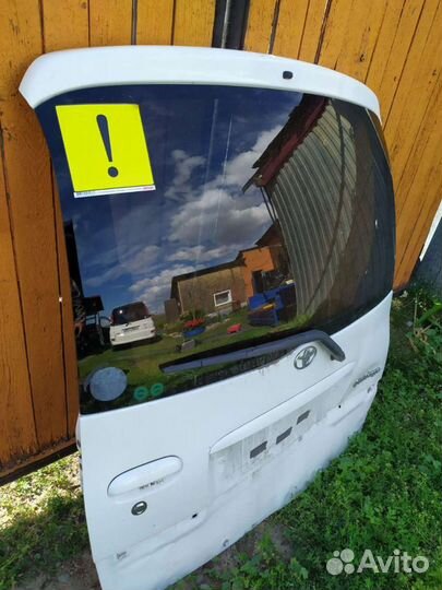 Toyota funcargo дверь