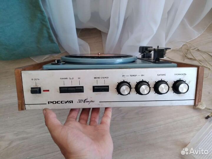 Проигрыватель винила и пластинки