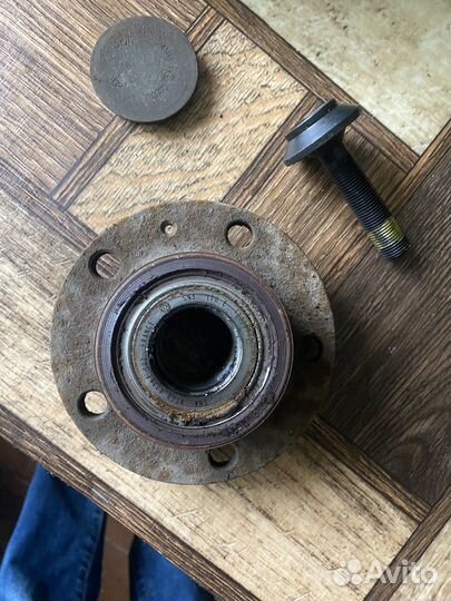 Подшипник со ступицей на skoda octavia a5