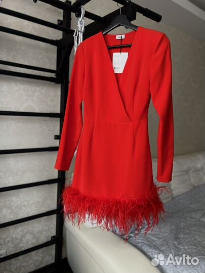 Новое Платье Lime S с перьями