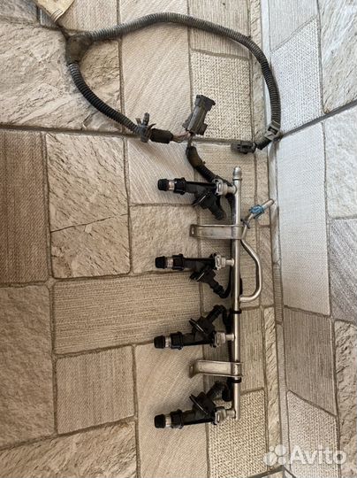 Топливная рампа с форсунками Opel