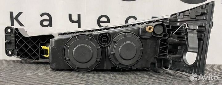 Фара противотуманная правая Volvo FH4 82140744