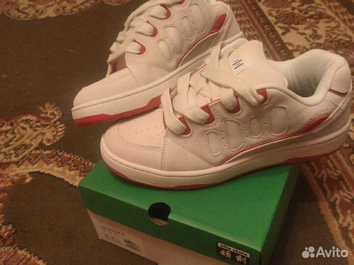 Дутыши ollieskate на руках