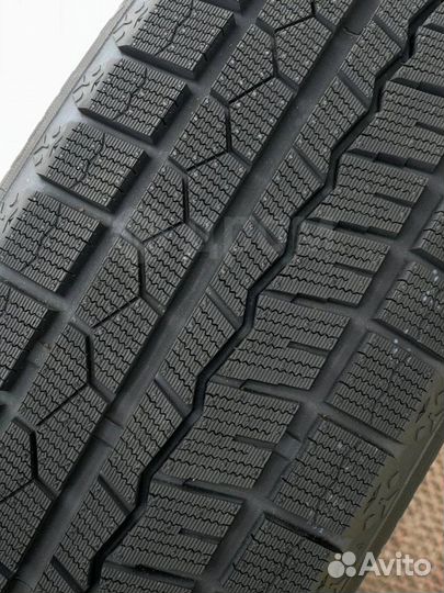 RoadX RX Frost Arctic 225/55 R17 97H