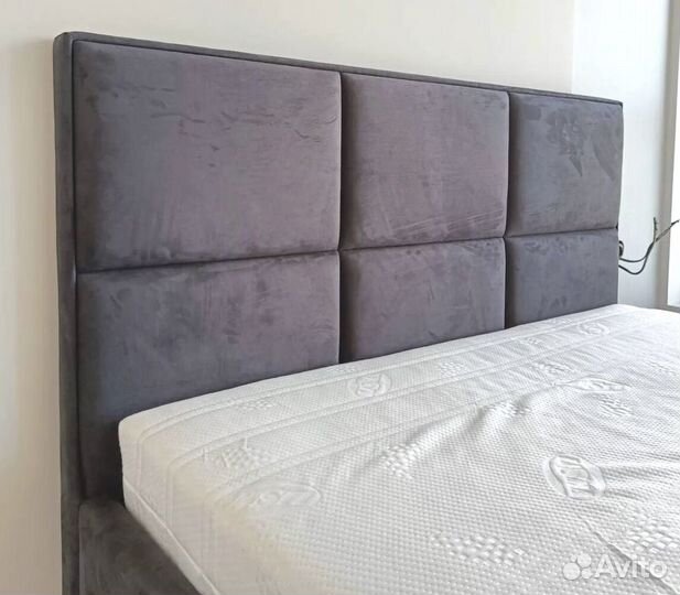 Кровать с подъемным механизмом