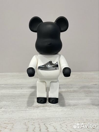 Фигурка bearbrick найк