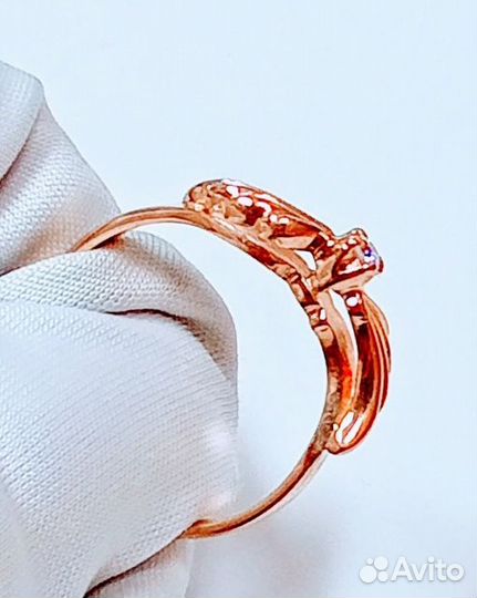 Золотое кольцо с фианитом 17р