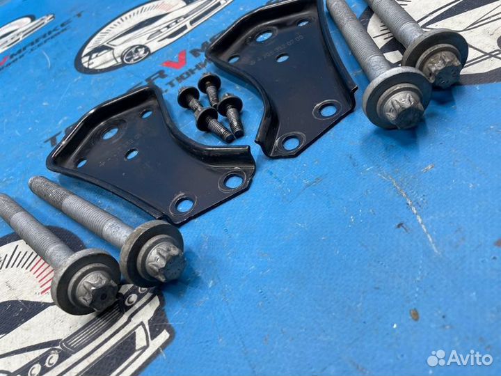 Крепление балки подвески заднее Mercedes-Benz