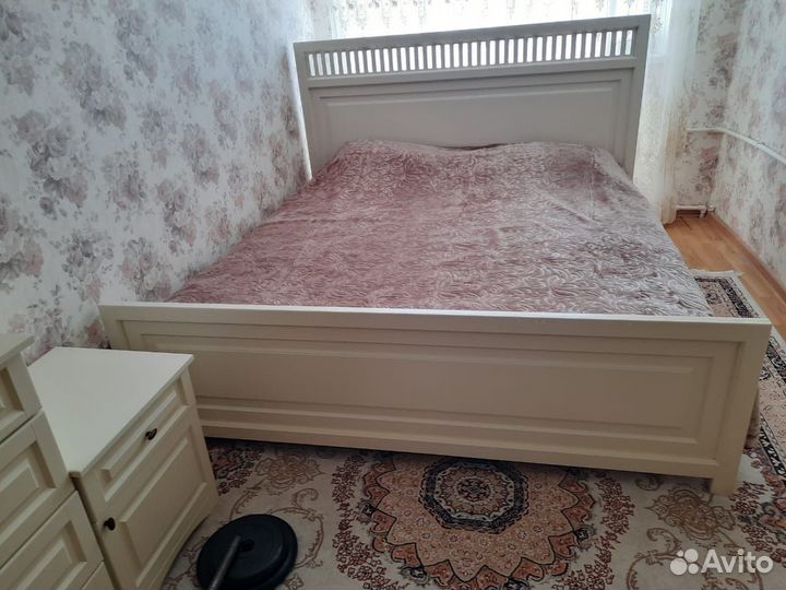 Продам спальный гарнитур