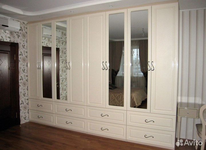 Шкаф в комнату