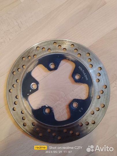 Задний тормозной диск на suzuki GSF 1200S