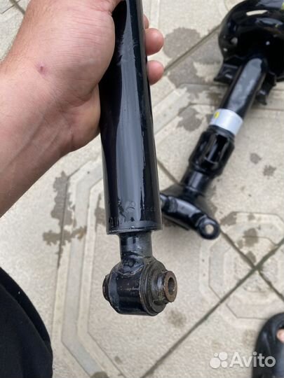 Стойка амортизатора mercedes w204