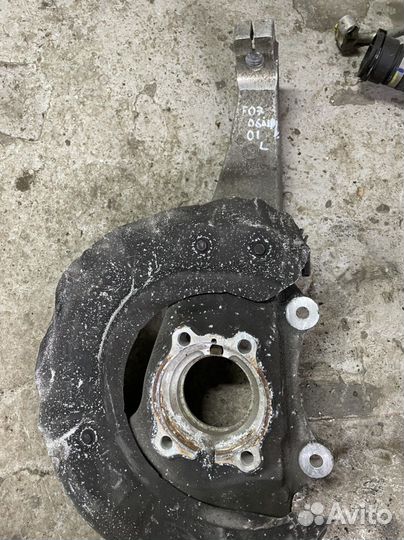 Кулак поворотный левый бмв 7 ф01