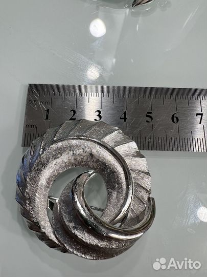 Винтажная брошь Coro