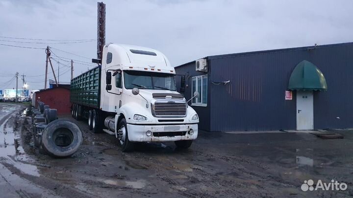 Freightliner Columbia, 2002