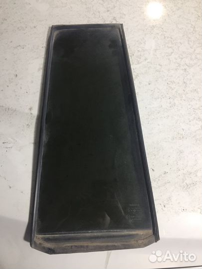 Форточка задней левой двери на toyota 100