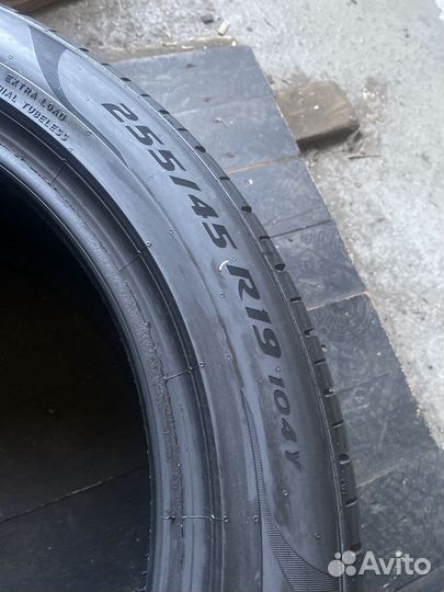 Pirelli P Zero PZ4 255/45 R19