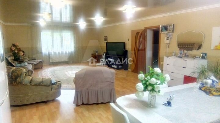 Дом 300 м² на участке 6 сот.